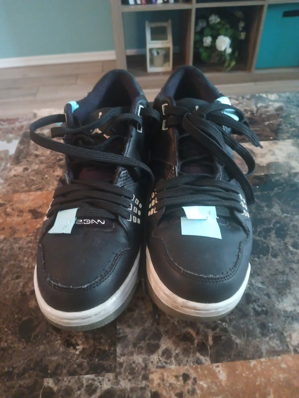 Jordan Men's Black and White Low-Top Sneakers